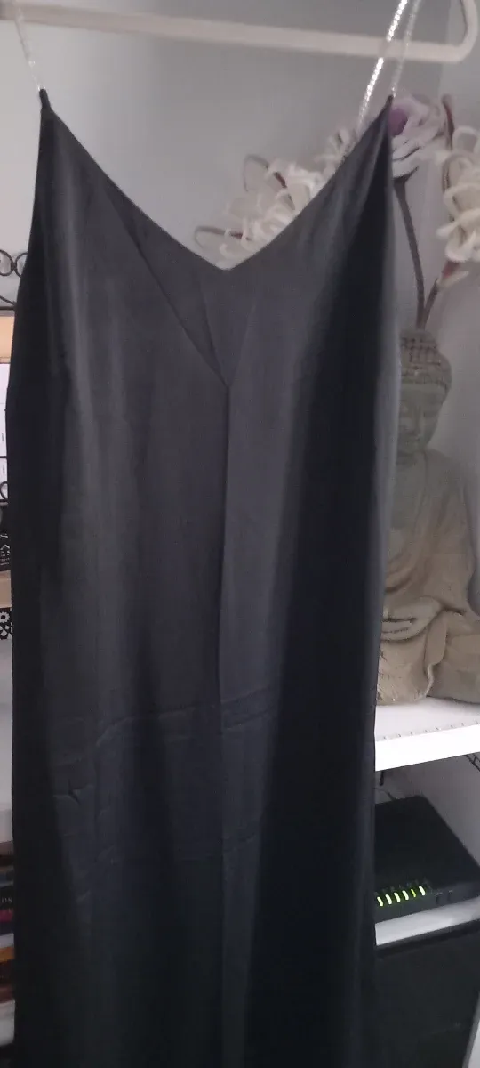 Vestido lencero negro pedrería