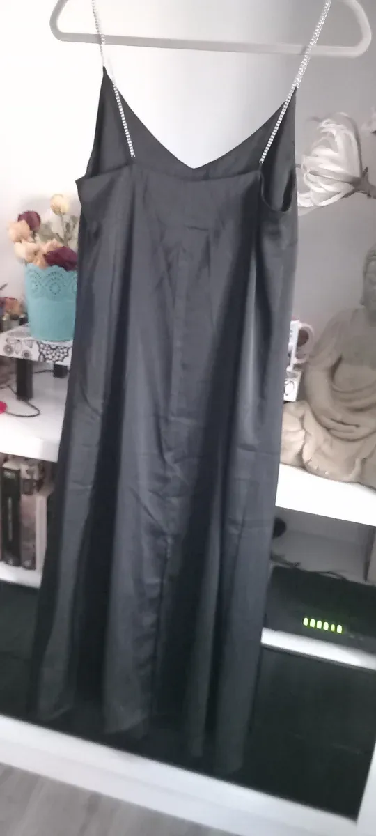 Vestido lencero negro pedrería