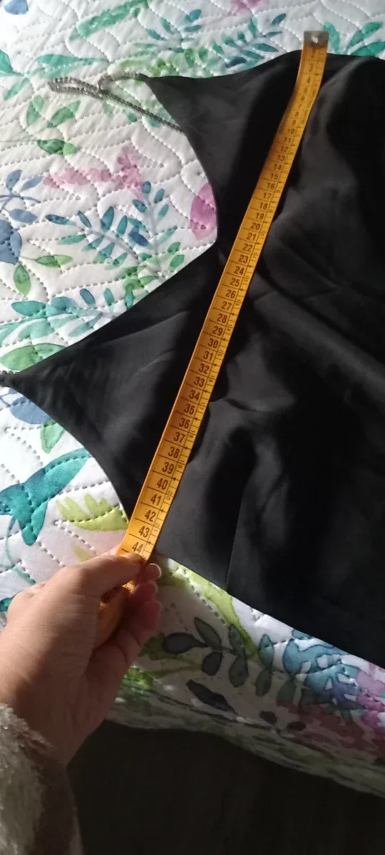 Vestido lencero negro pedrería