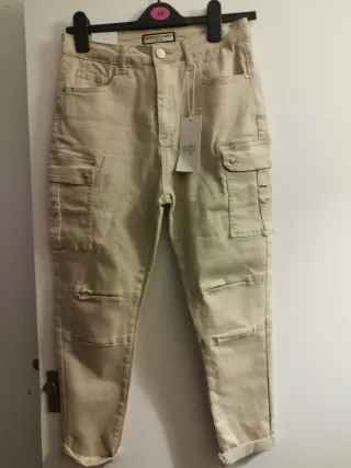 Pantalones cargo beige talla L