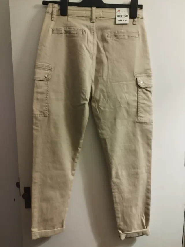 Pantalones cargo beige talla L