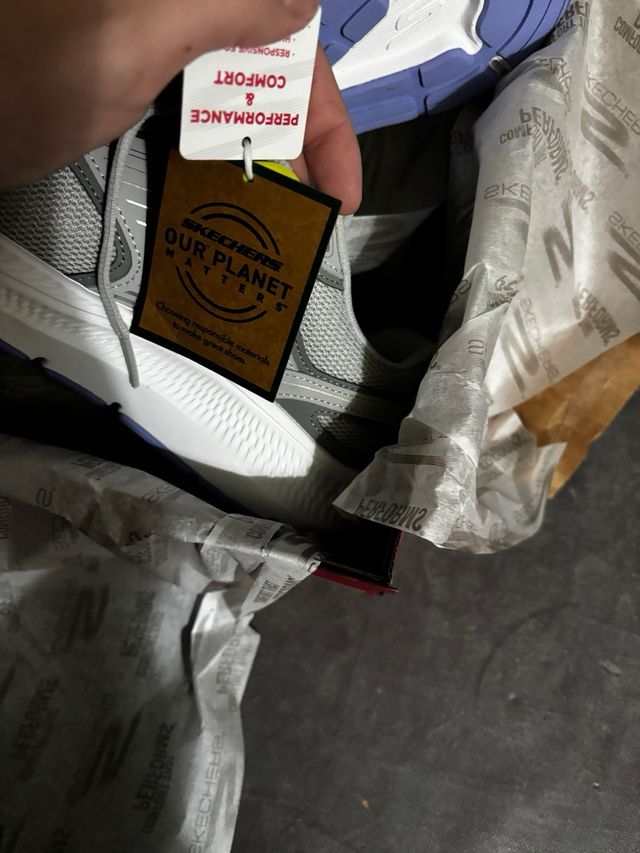 Zapatillas Skechers GOrun grises