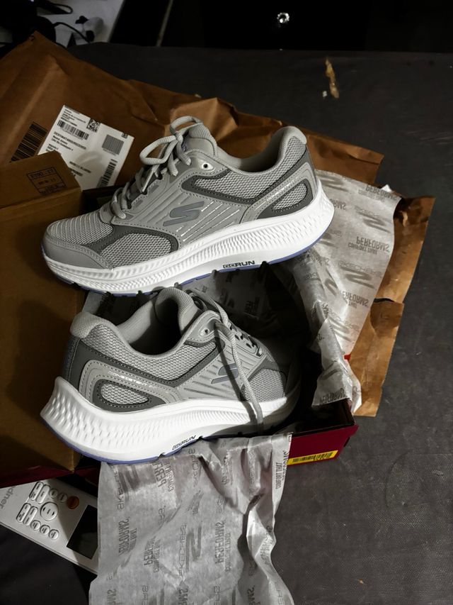 Zapatillas Skechers GOrun grises