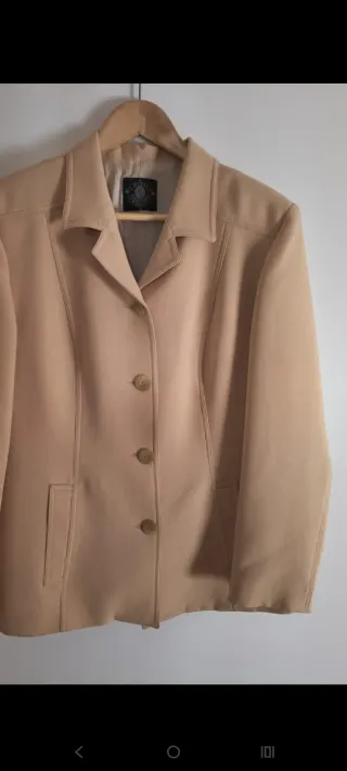 Blazer beige talla L