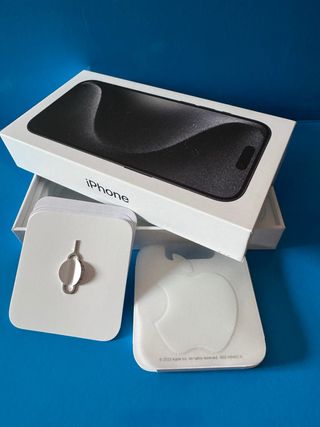 Scatola iPhone con chiavetta SIM