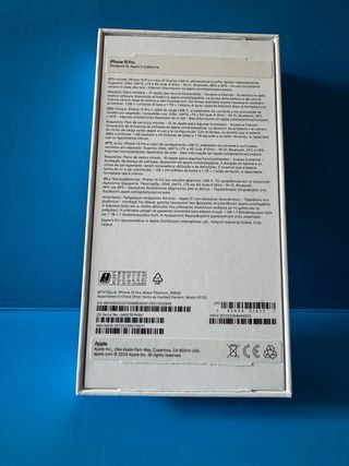 Scatola iPhone con chiavetta SIM