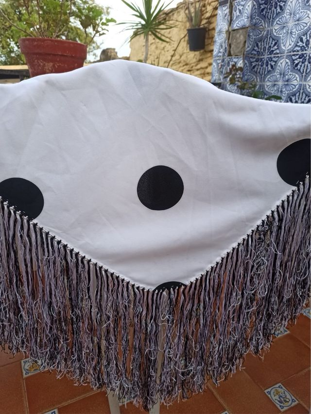 Mantón Flamenca Blanco con Lunares Morados