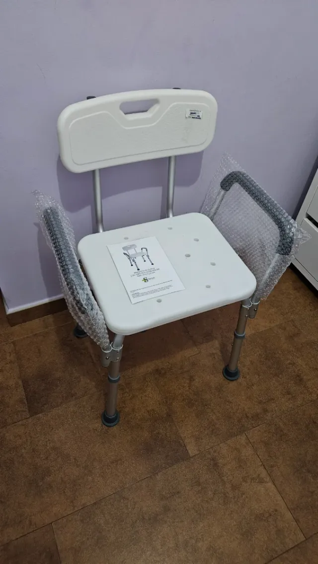 Silla de baño con asas y respaldo
