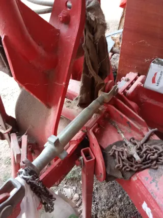 Arado bisurco Kverneland