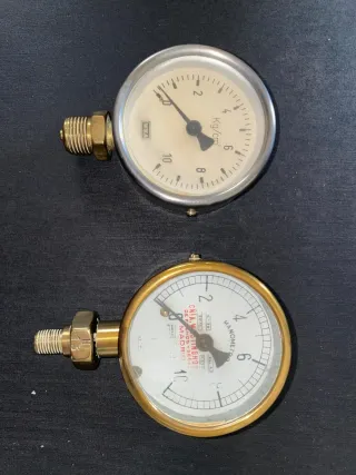 2 MANOMETRIS DE LOCOMOTORA DE RENFE