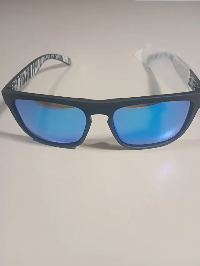 Gafas de sol polarizadas negras y azules