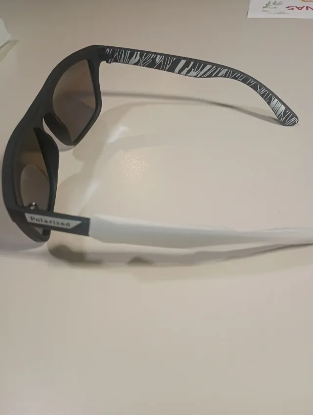 Gafas de sol polarizadas negras y azules