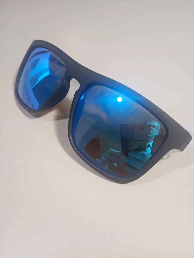Gafas de sol polarizadas negras y azules