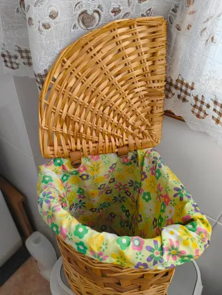Cesto de mimbre con tapa y forro