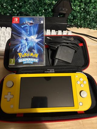 Nintendo Switch Lite Giallo + Pokémon Diamante
