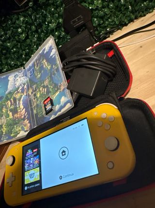Nintendo Switch Lite Giallo + Pokémon Diamante