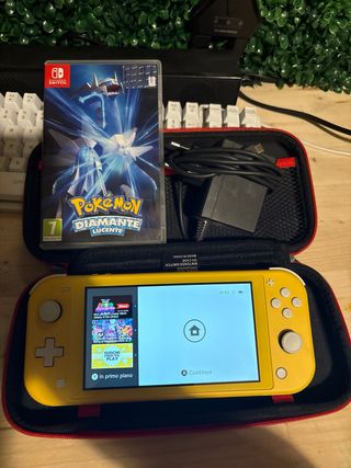 Nintendo Switch Lite Giallo + Pokémon Diamante