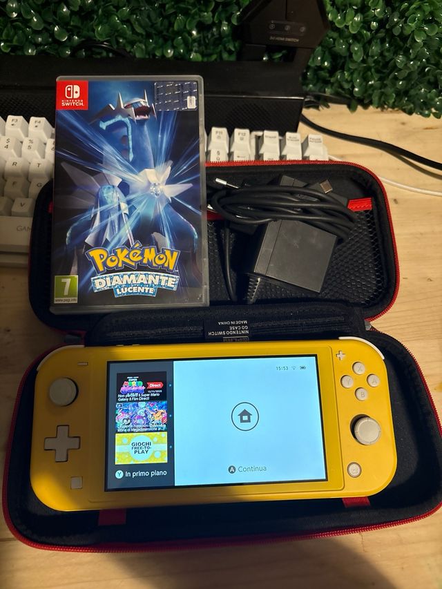 Nintendo Switch Lite Giallo + Pokémon Diamante