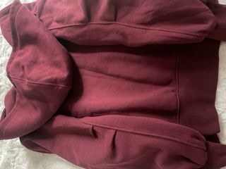 Sudadera con capucha burdeos abierta