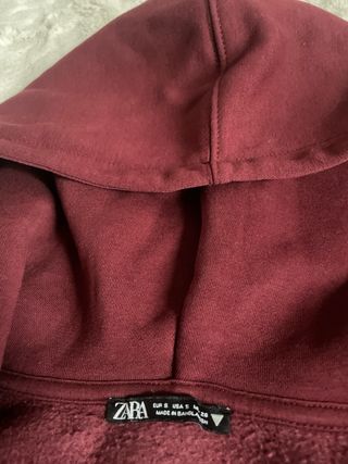 Sudadera con capucha burdeos abierta