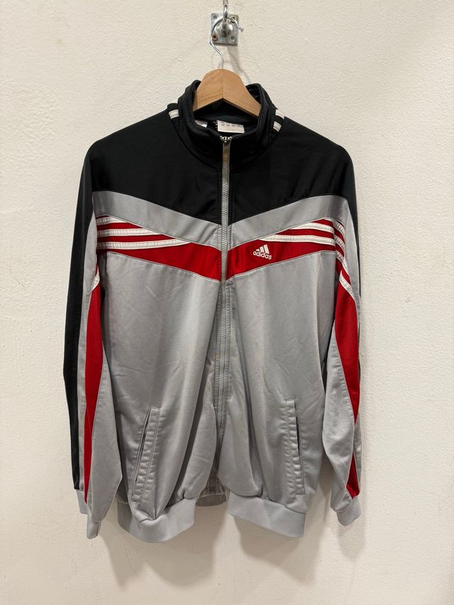 Chaqueta Adidas Negra, Gris y Roja