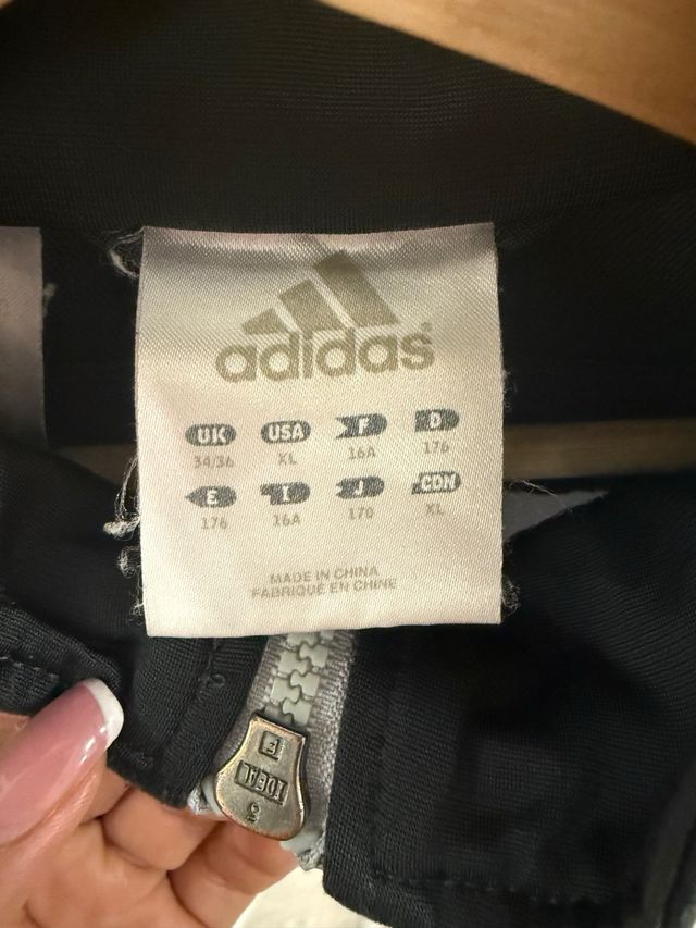 Chaqueta Adidas Negra, Gris y Roja