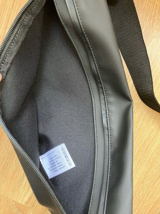 Riñonera Rains Negra