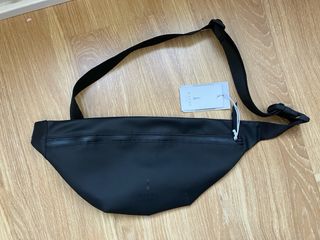 Riñonera Rains Negra