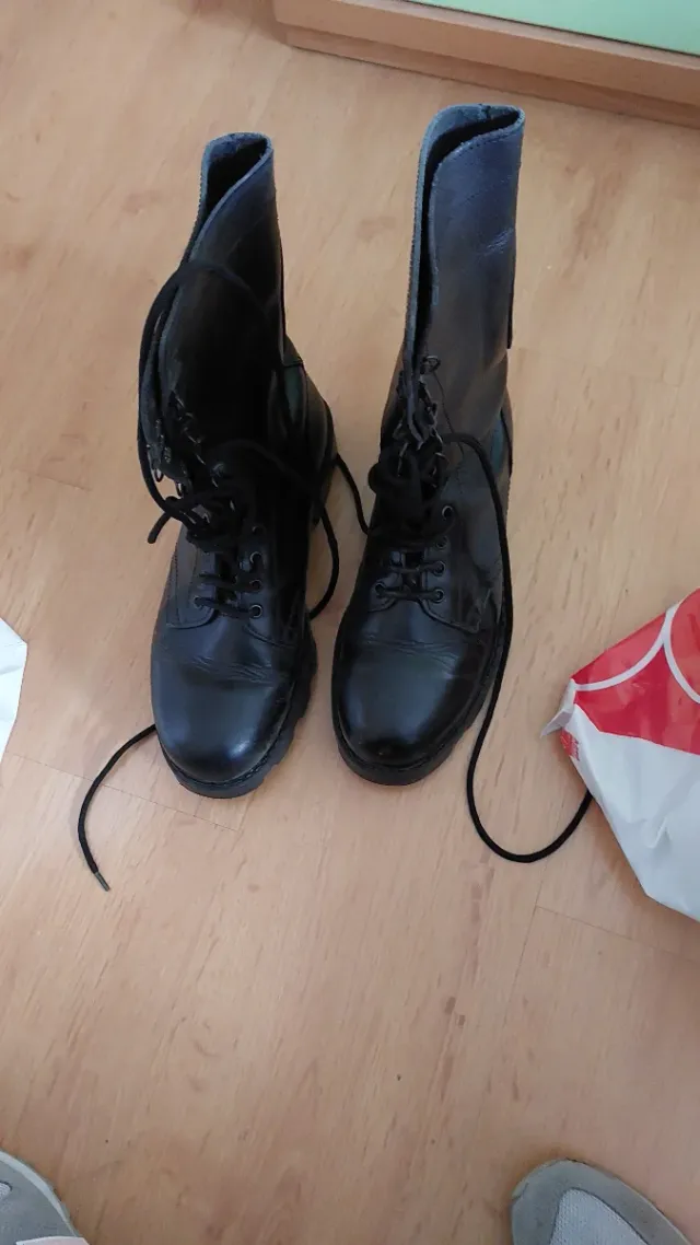 Botas de cuero negras