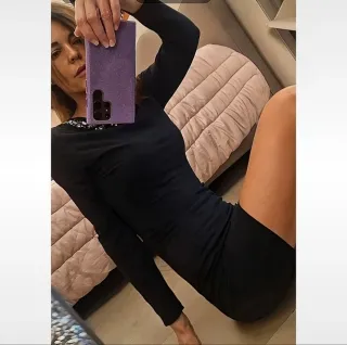 Abito nero con scollo strass