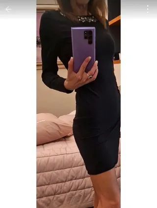 Abito nero con scollo strass