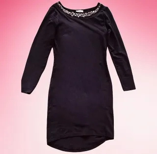 Abito nero con scollo strass