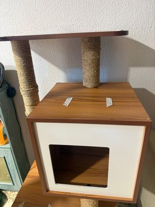 Casa para gato de madera y sisal