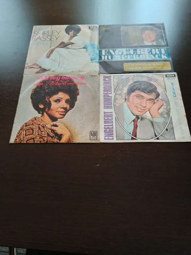 Vinilos singles Shirley Bassey y Engelbert Humperd