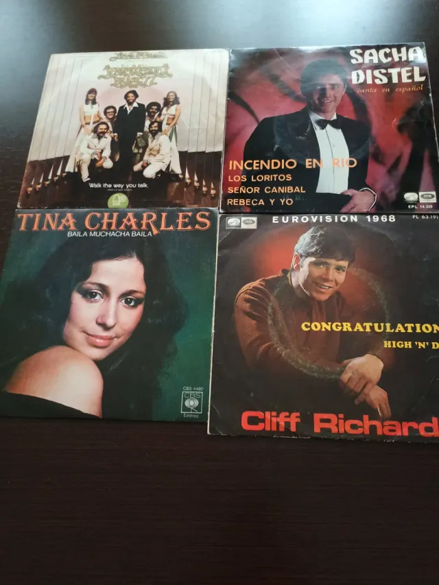 Vinilos singles Shirley Bassey y Engelbert Humperd