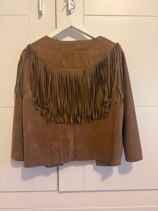 Chaqueta efecto ante con flecos