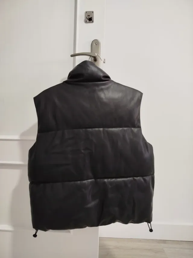 Chaleco acolchado efecto piel Zara Talla M