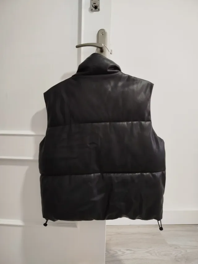 Chaleco acolchado efecto piel Zara Talla M