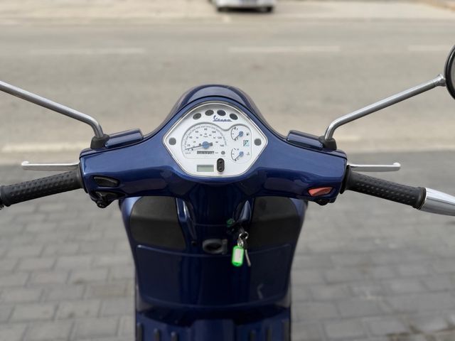 PIAGGIO VESPA GT 200CC