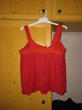 Top de tirantes rojo