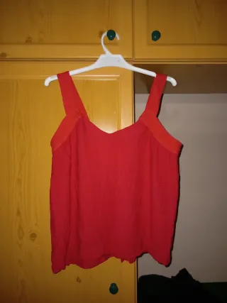 Top de tirantes rojo