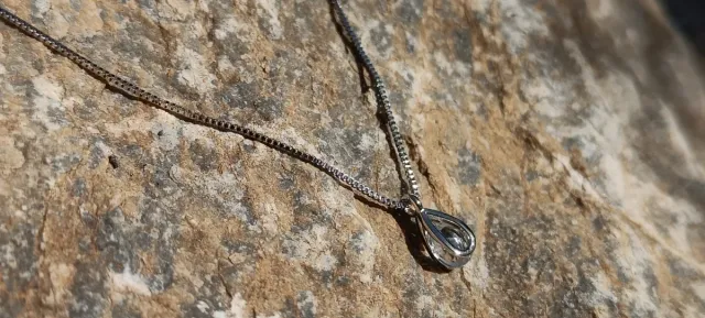 Collar Plata Minimalista con Brillante