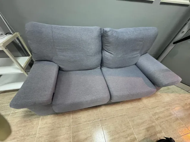 Sofá gris de tela