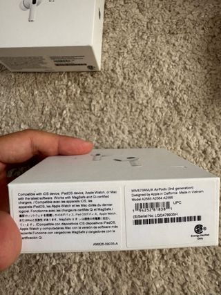 iPhone caja, AirPods caja y Insta360 X3 caja