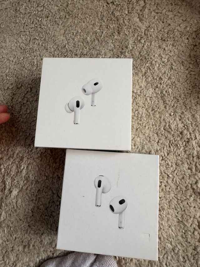 iPhone caja, AirPods caja y Insta360 X3 caja