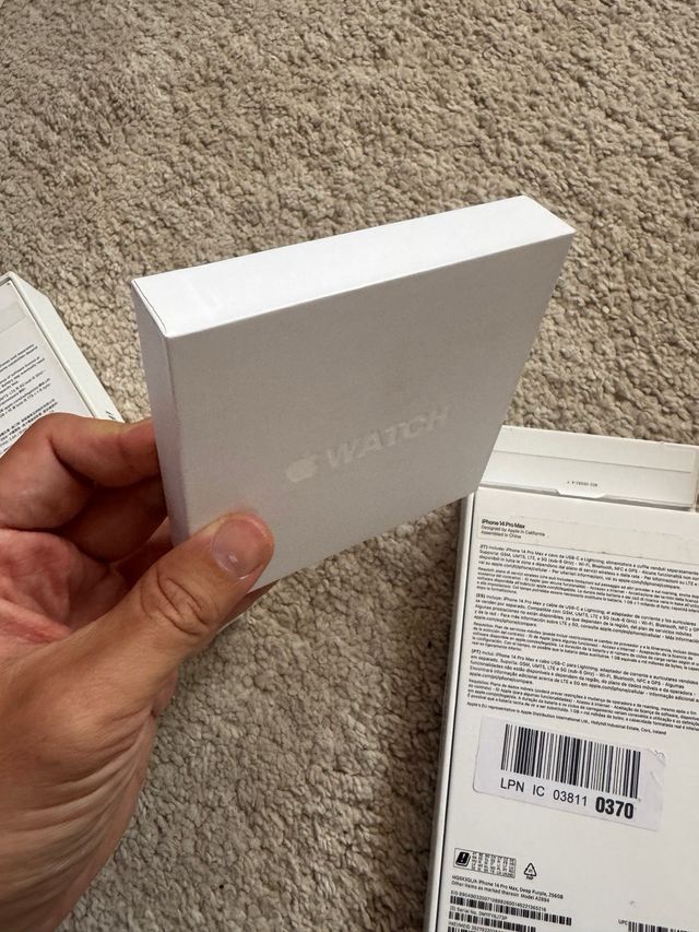 iPhone caja, AirPods caja y Insta360 X3 caja