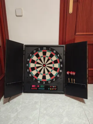 Diana electrónica con juegos y dardos