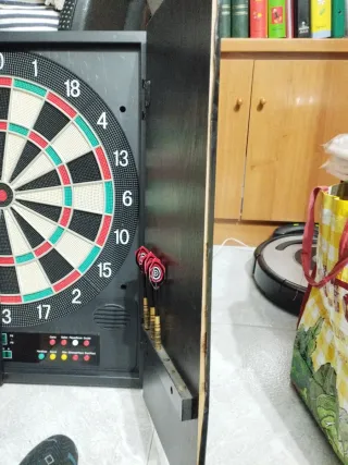 Diana electrónica con juegos y dardos