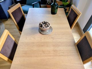 4 sillas de comedor de madera y tapicería marrón