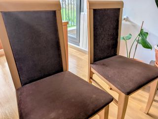 4 sillas de comedor de madera y tapicería marrón